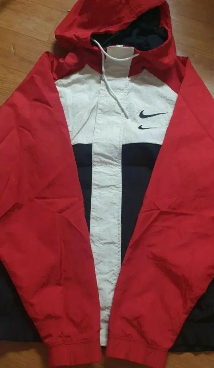ナイキ ウィンドブレーカー ダブルスウッシュ