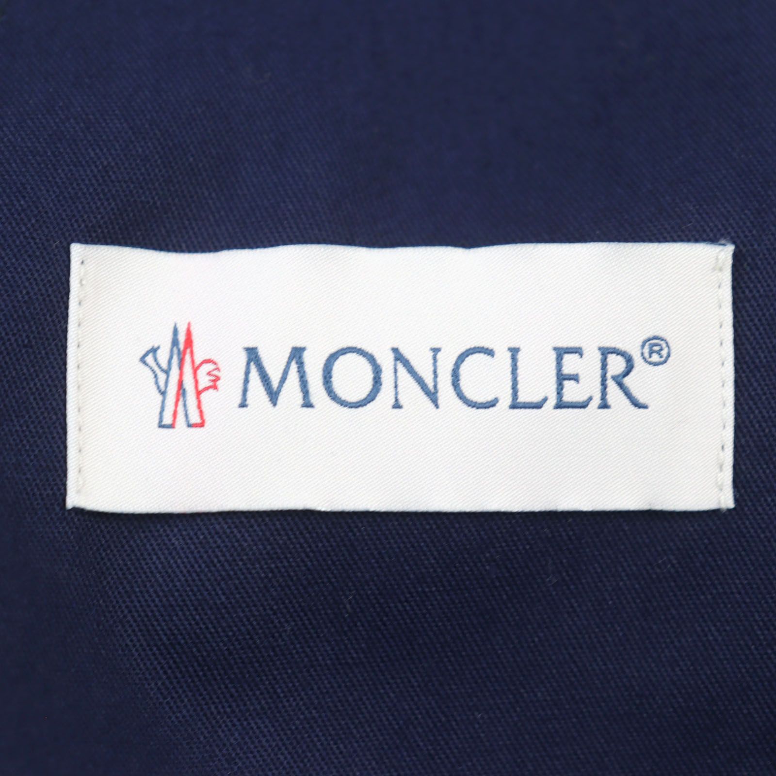 極美品○MONCLER モンクレール 2023年製 I20912A00037 54ANL PANTALONE SPORTIVO ウール100% ロゴワッペン付き スラックス ネイビー 44 正規品 メンズ