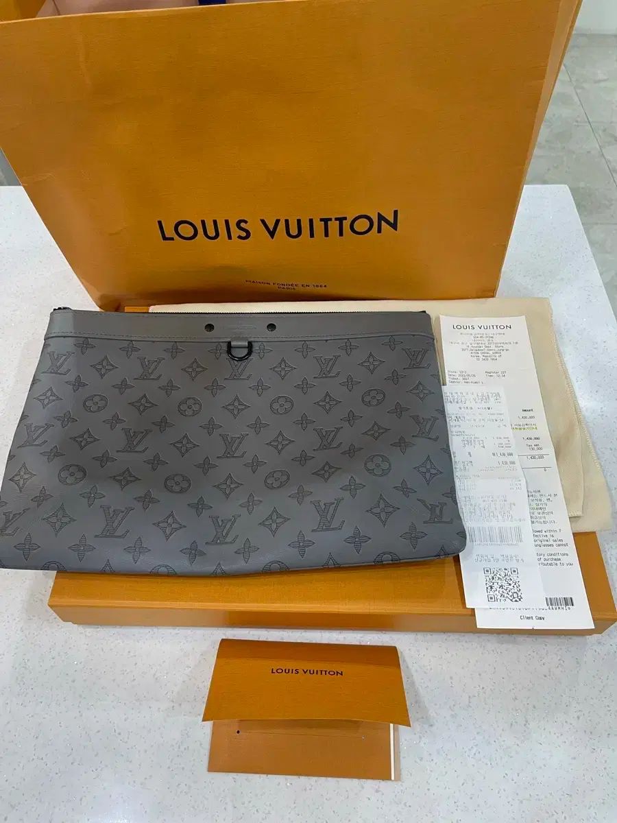 Louis Vuitton シャドウ ポシェット クラッチ M 81385