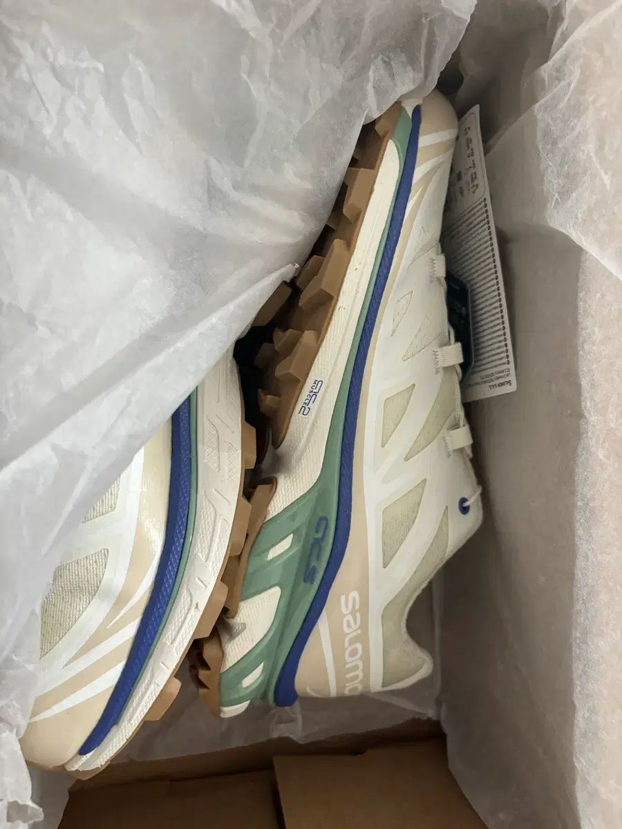 240 SALOMON サロモン xt-6 バニラ アイス スニーカー