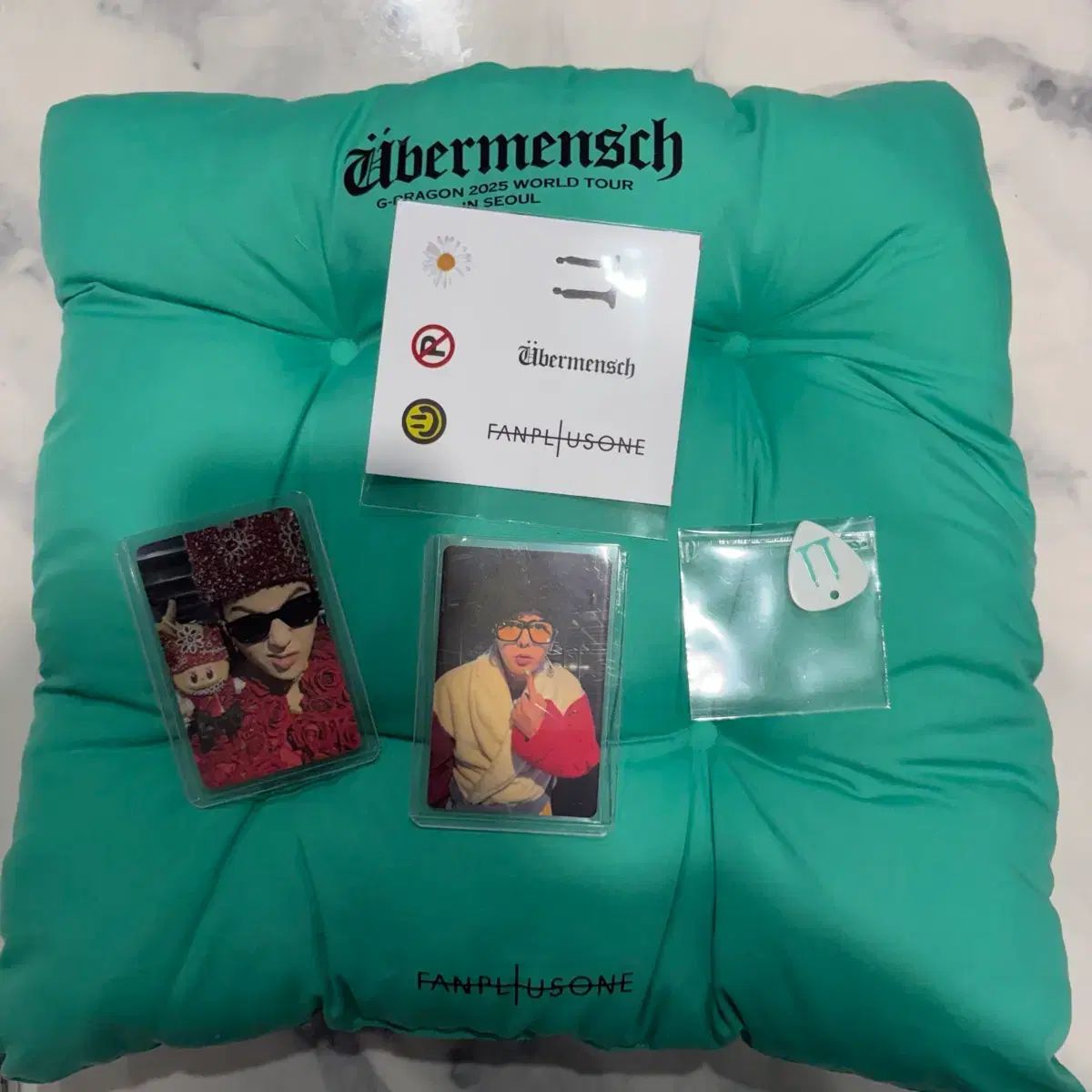 G DRAGON ジードラゴン クッション トレカ ギターピック ファムジョーン コンサート ステッカー ラストコンサート ラスコン