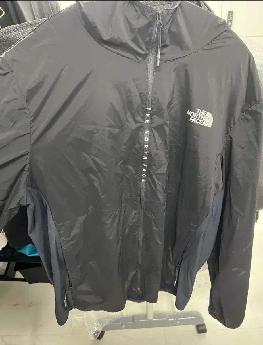 THE NORTH FACE ブラック ウィンドブレーカー フード