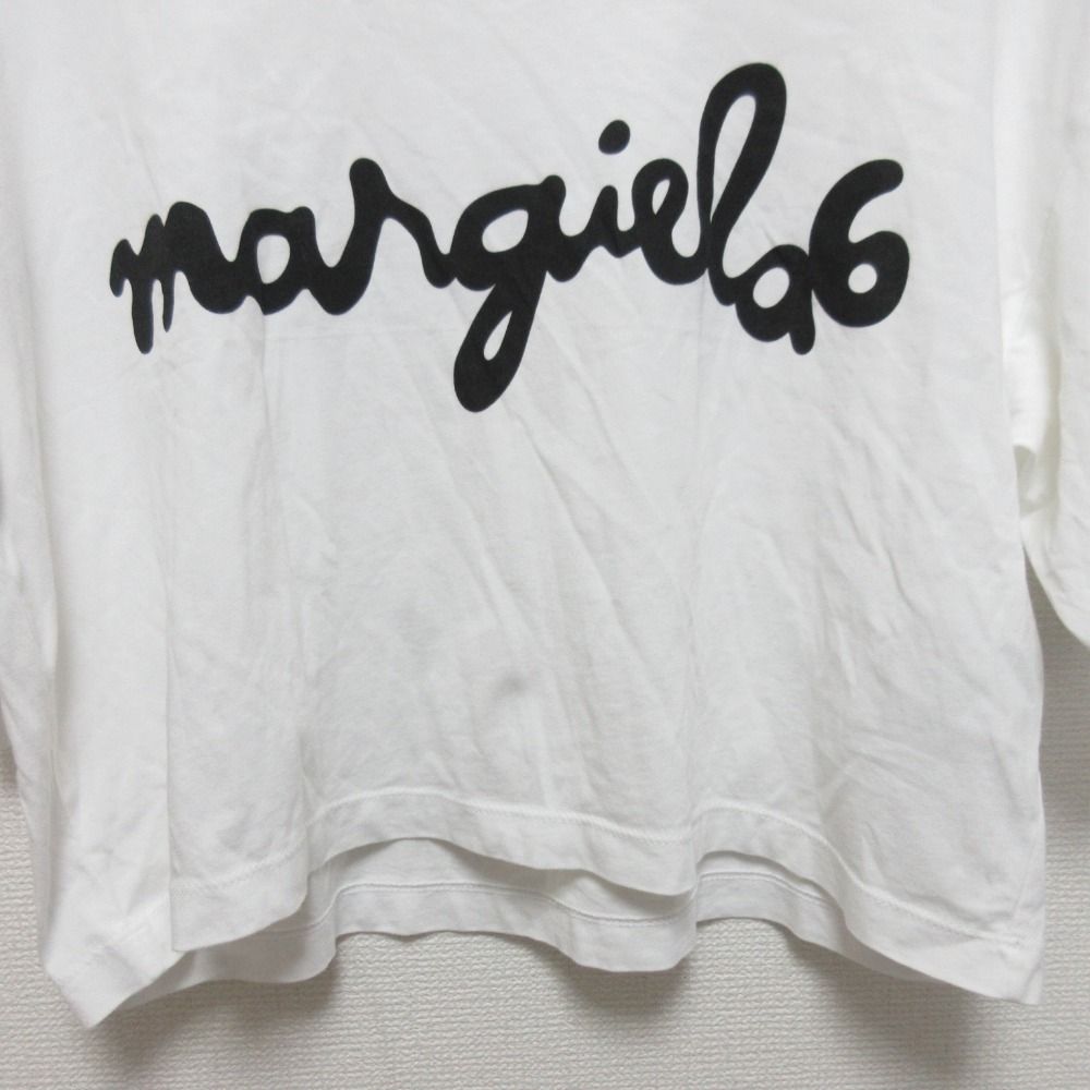 良品 MM6 エムエムシックス メゾンマルジェラ ロゴプリント ショートスリーブ クロップド Tシャツ カットソー サイズXS ホワイト レディース 古着 中古 USED 良品 MM6 エムエムシックス メゾンマルジェラ ロゴプリント ショート