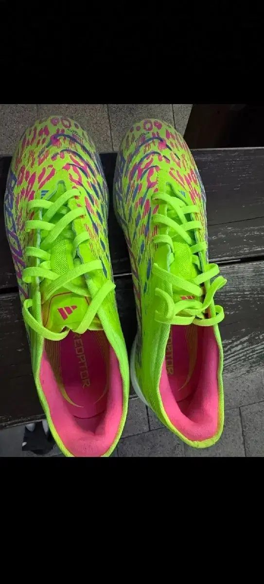 アディダス プレデター プロ TF サッカーシューズ 275