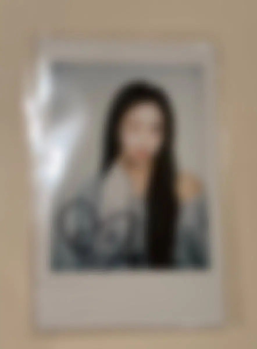 トリプルS ニエン ペンサ チェキ ポラロイド