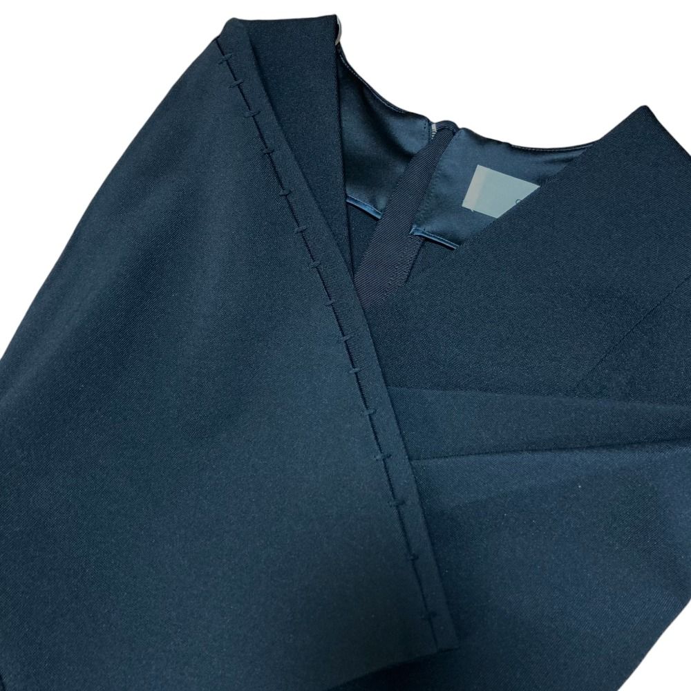 Vネックワンピース R