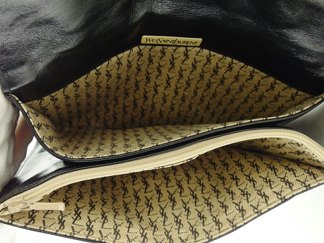 【X'masセール★30%OFF】サンローラン SAINT LAURENT クラッチバッグVステッチ ヴィンテージ ブラック レディース 中古 最大30％OFF☆年越しセール】サンローラン SAINT LAURENT クラッチ