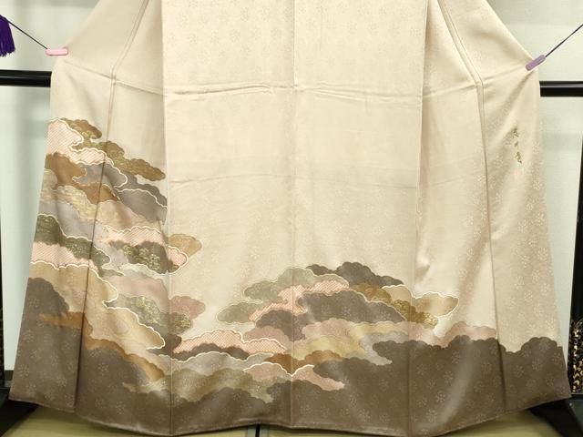 平和屋本店○極上 皇室献上作家 藤井寛 訪問着 駒刺繍 雲重ね 灰桜色地