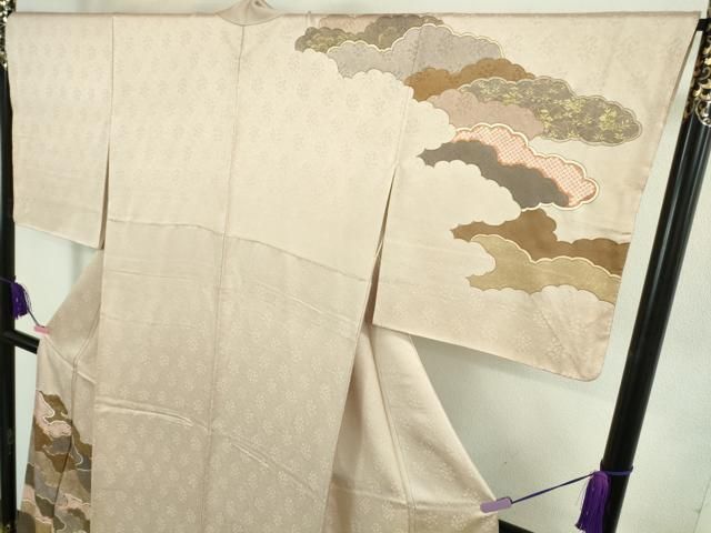 平和屋本店○極上 皇室献上作家 藤井寛 訪問着 駒刺繍 雲重ね 灰桜色地
