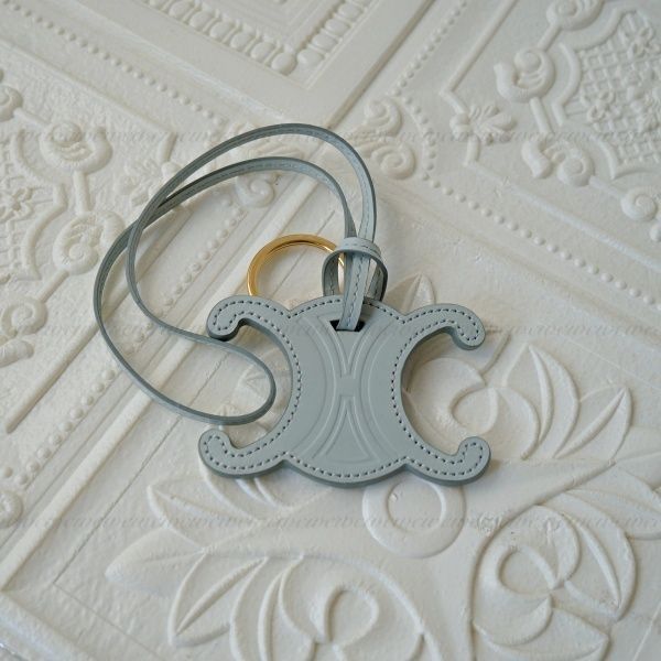 キーリング付きのかわいいバッグチャーム