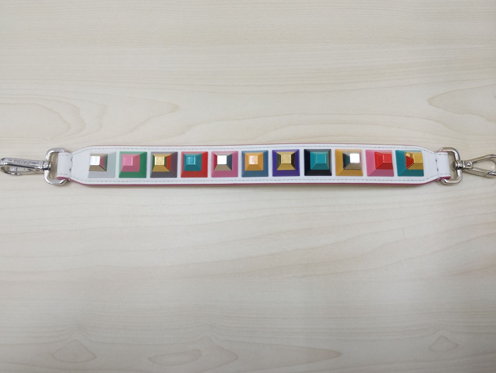 マルチ スタッズ