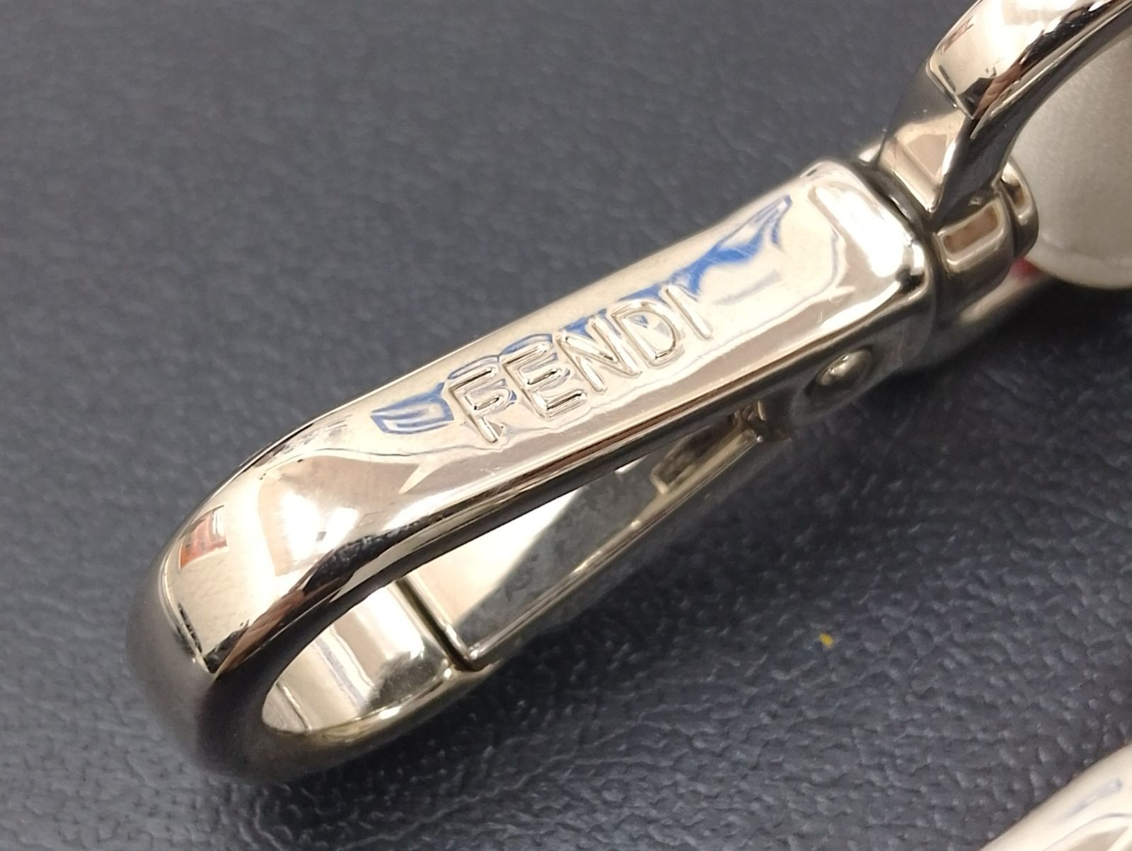 FENDI ハンドストラップ ユー マルチ スタッズ ホワイト 白 ハンド