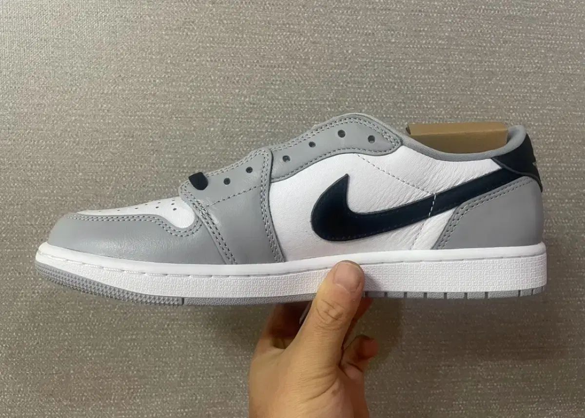 ジョーダン 1 レトロ ロー OG ウルフ グレー - ホワイト サイズ 2