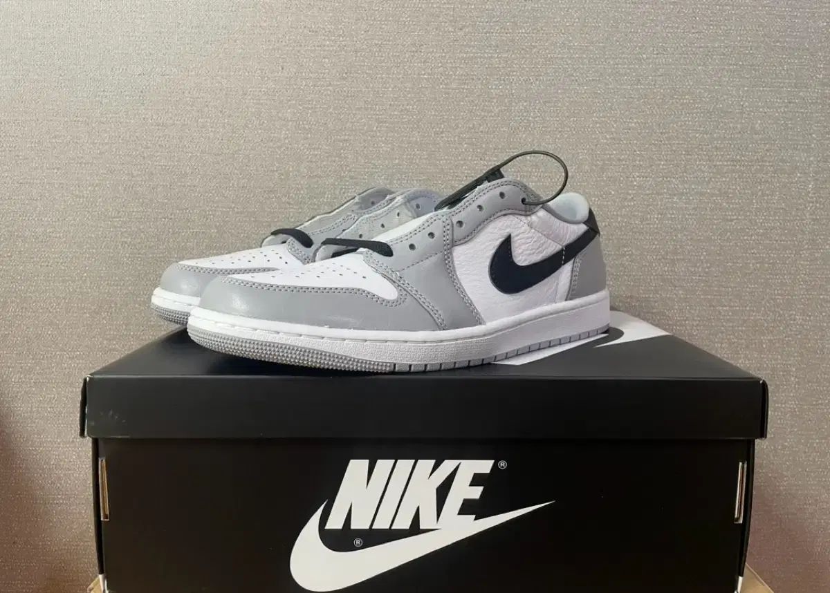ジョーダン 1 レトロ ロー OG ウルフ グレー ホワイト サイズ 2