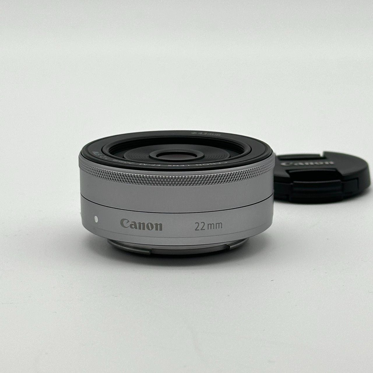 Canon 単焦点広角レンズ EF-M22mm F2 STM シルバー #2511272 - メルカリ