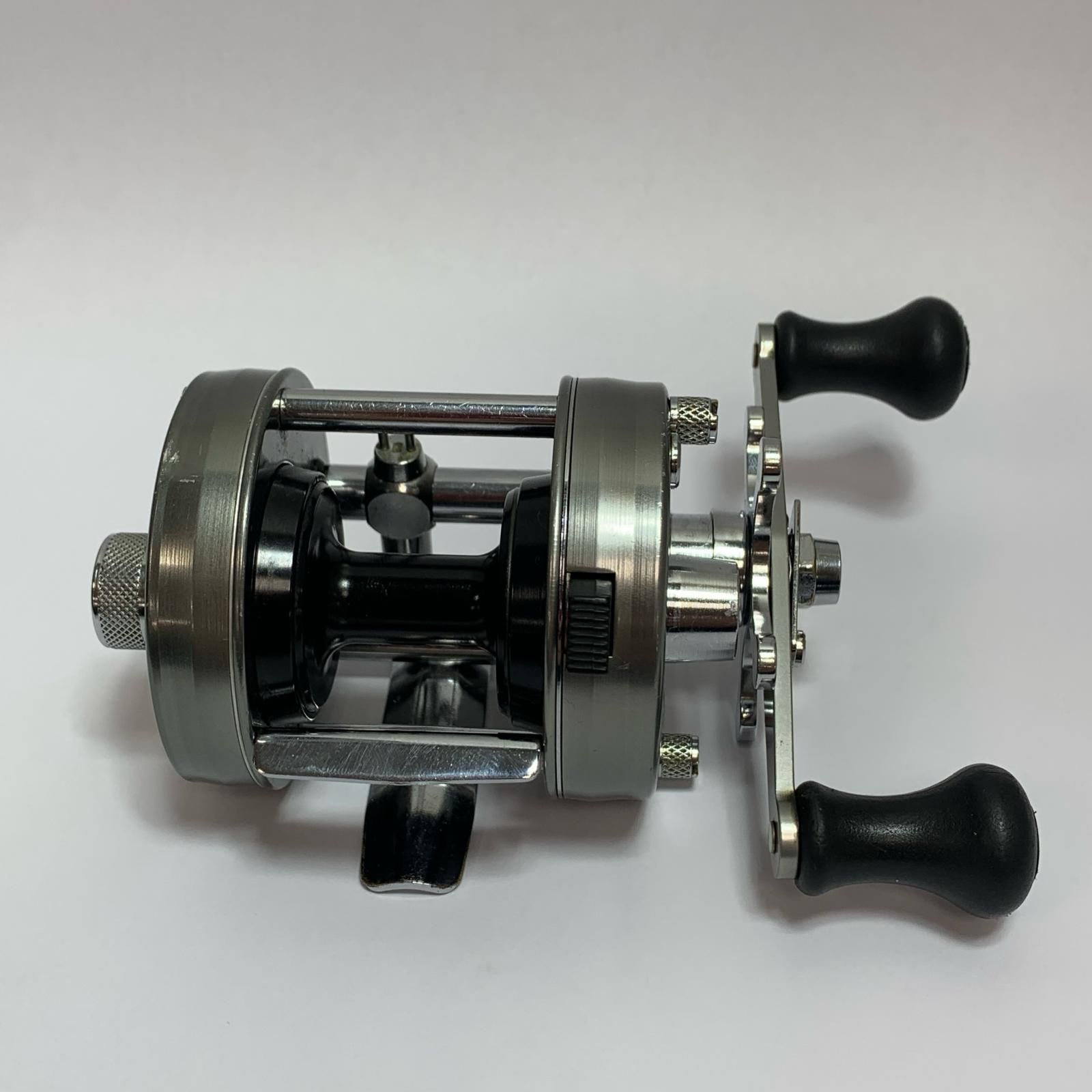 ABU アンバサダー 2500CS ロケット キズ有 ベイトリール - メルカリ