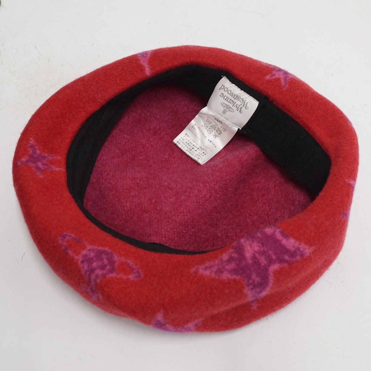 viviennewestwood ベレー帽　ロゴスタッズ　赤 viviennewestwood ベレー帽 ロゴスタッズ 赤 ヴィヴィアン(Vivienne