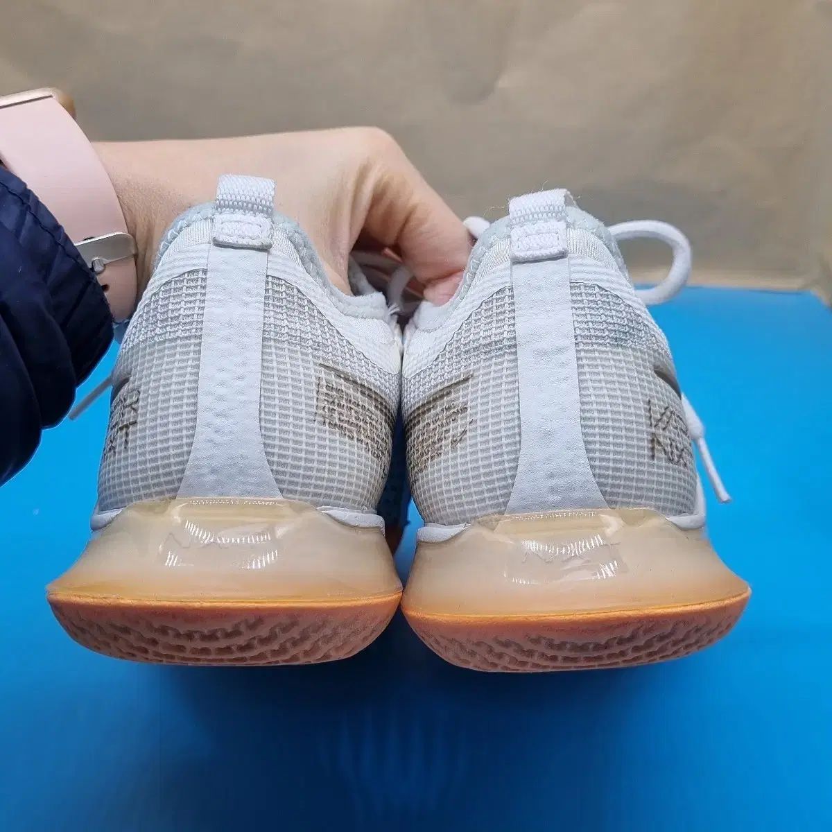 テニスシューズ