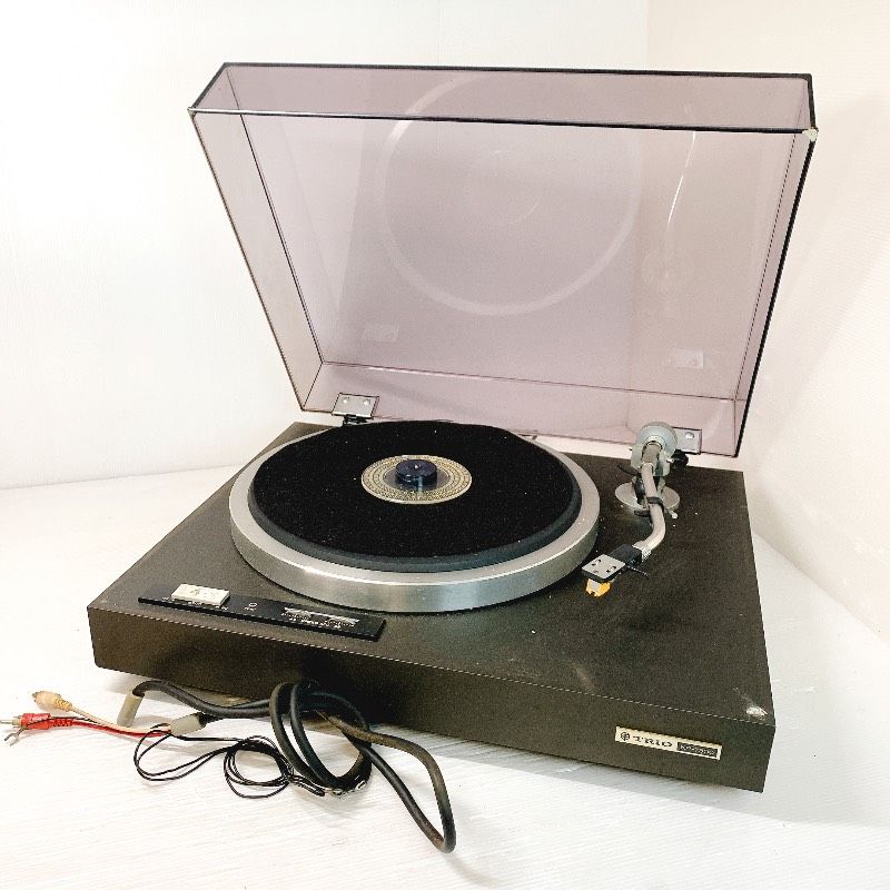 TRIO トリオ レコードプレーヤー KP-7300 ×26㎝ ふたを閉じた状態