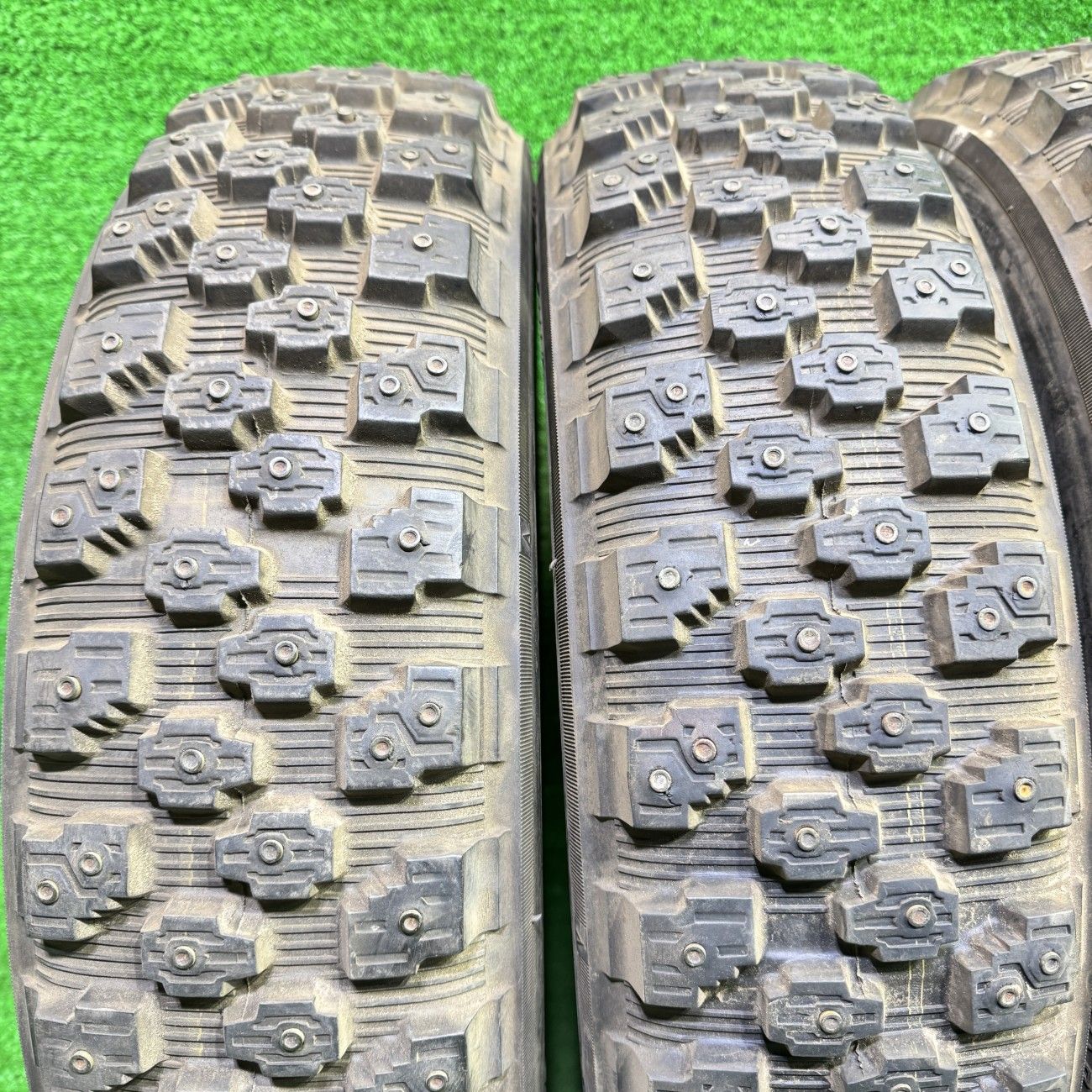 公道使用不可 横浜ゴム WR 13 175 SR 14 スパイクタイヤ 4本 競技 資料用