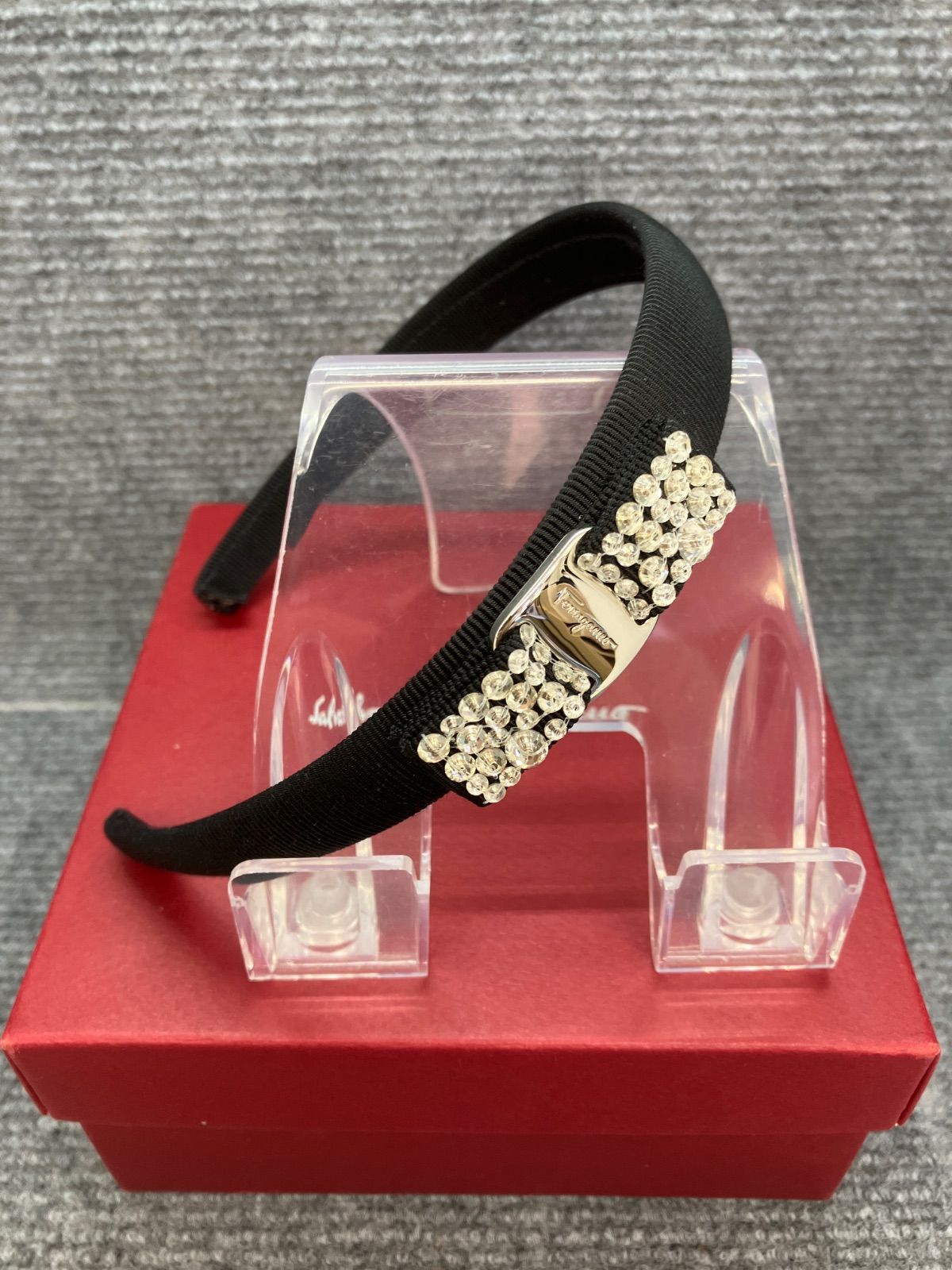 Ferragamo フェラガモ カチューシャ ヴァラリボン 5477 - メルカリ