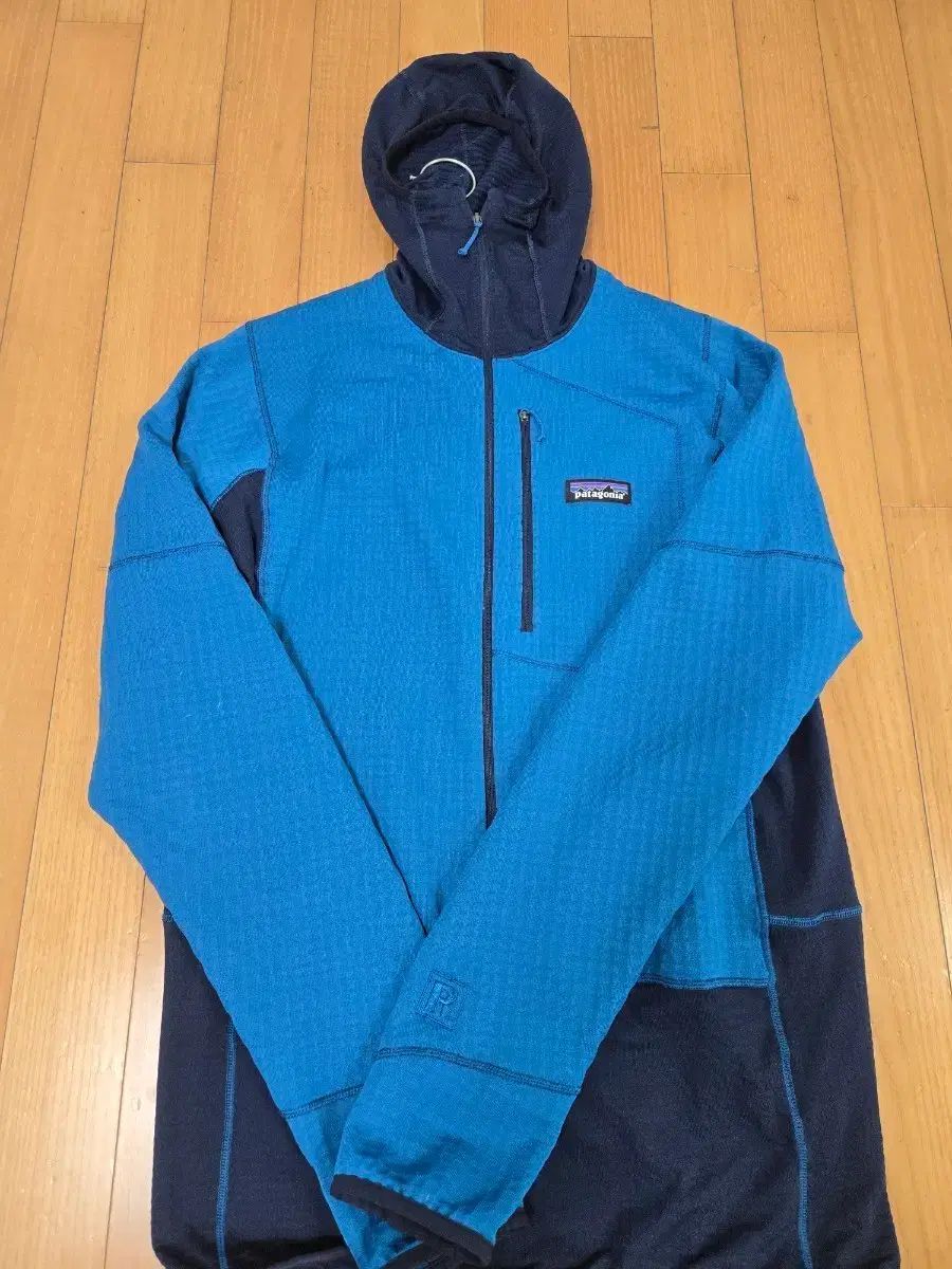 patagonia R 1 プルオーバーフーディー M