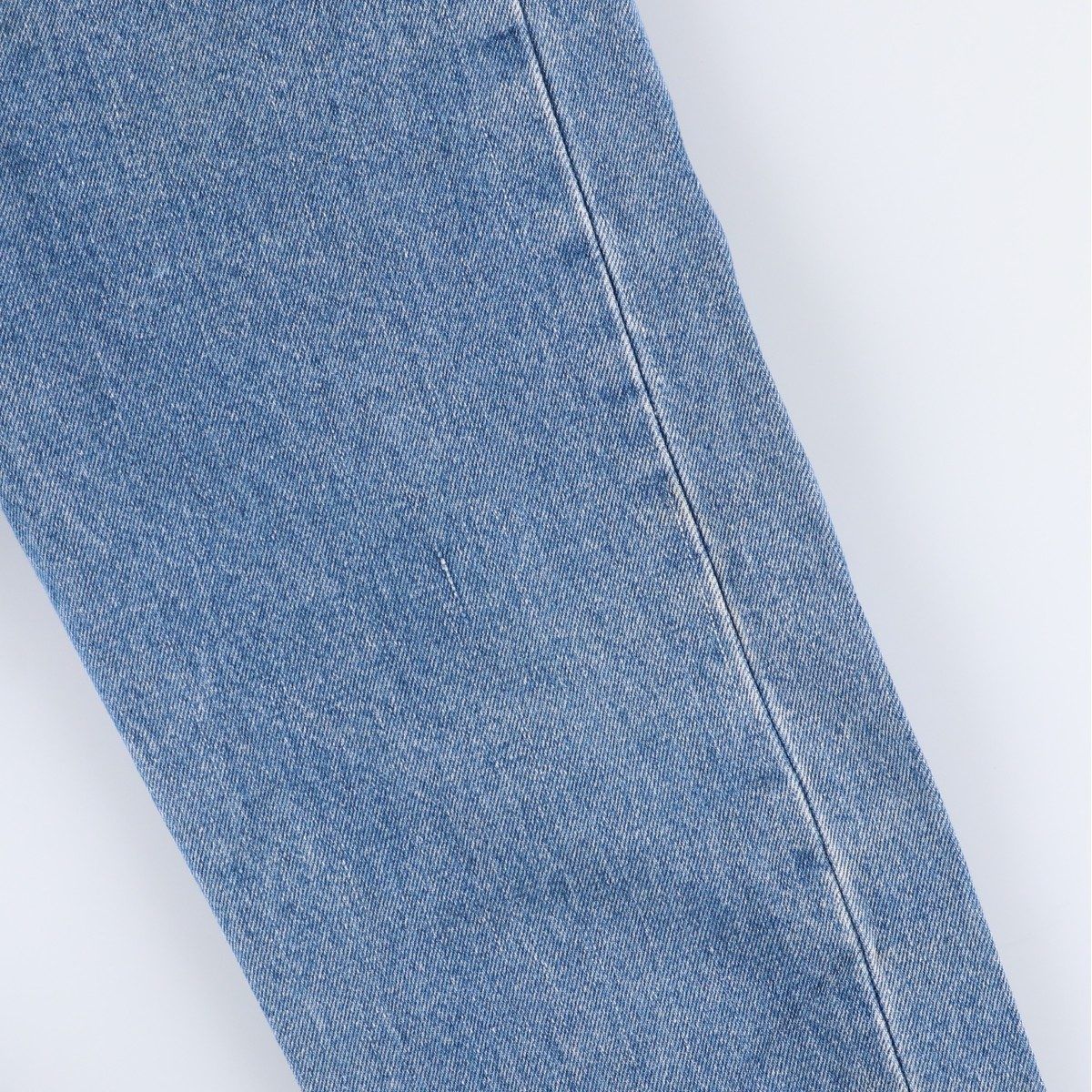 テーパードデニムパンツ