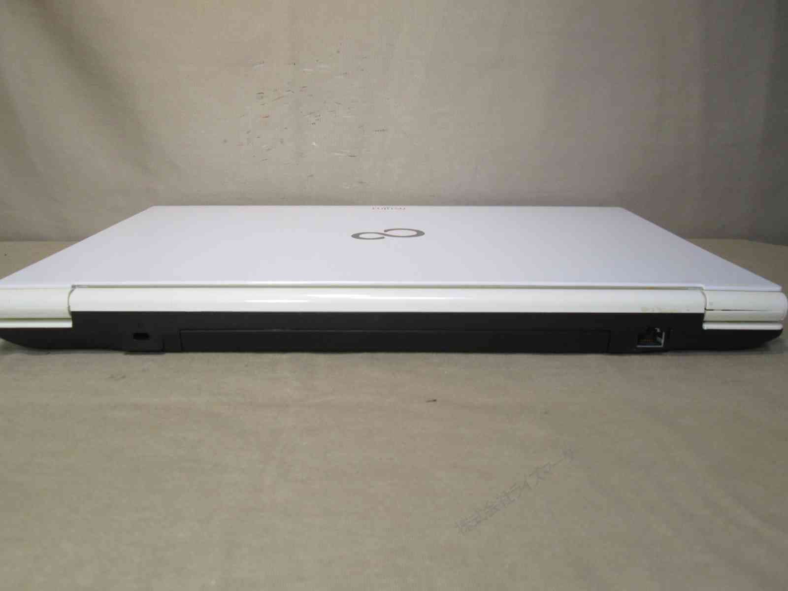FUJITSU LIFEBOOK AH42/M Pentium 3556U 1.7GHz/4GB/750GB/DVDRW/15 