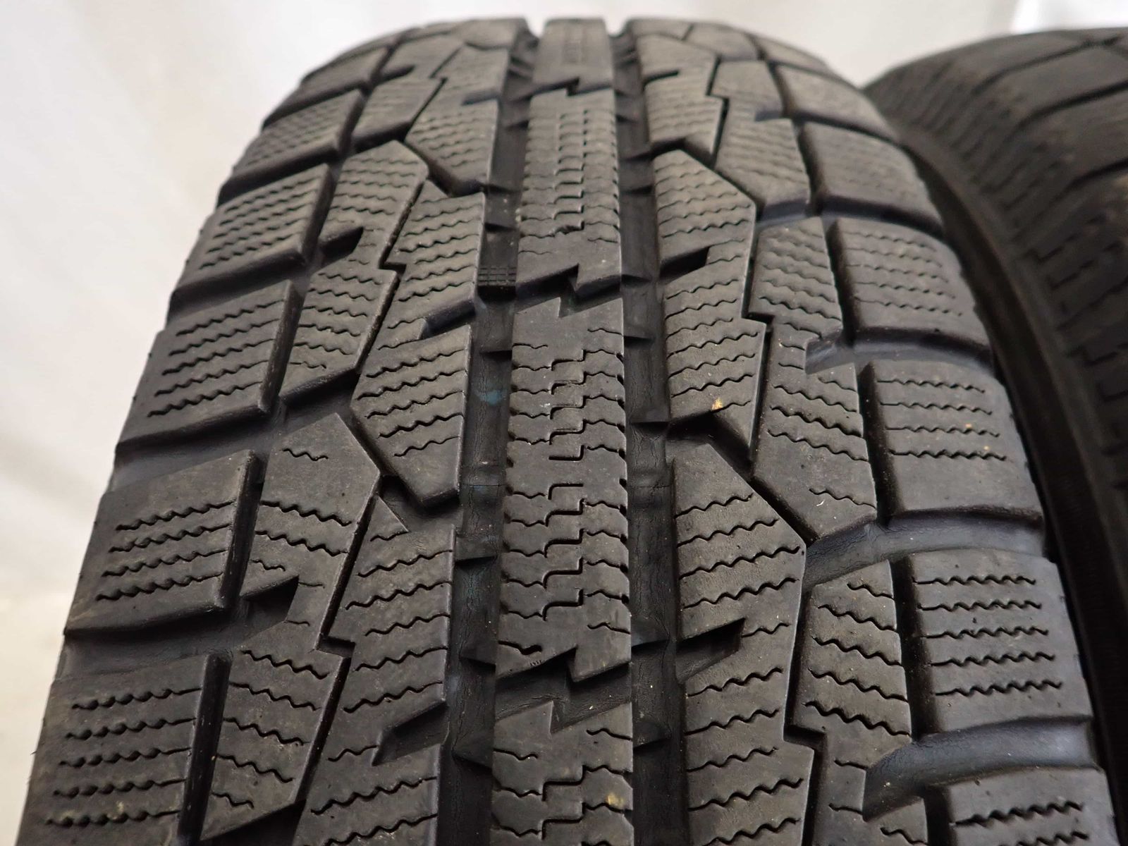 冬4本SET 会社宛 175 70 R 14 84 Q トーヨー オブザーブ ガリット GIZ アクア ヤリス フィット シャトル キューブ NO F 7357