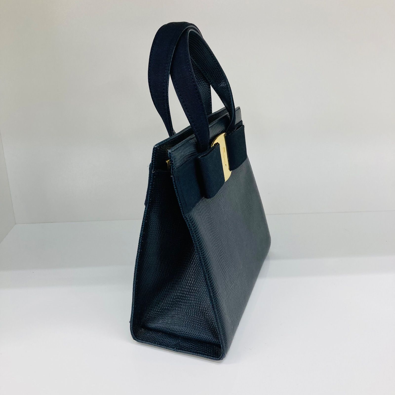 Salvatore Ferragamo サルバトーレフェラガモ ヴァラリボン BA214178 