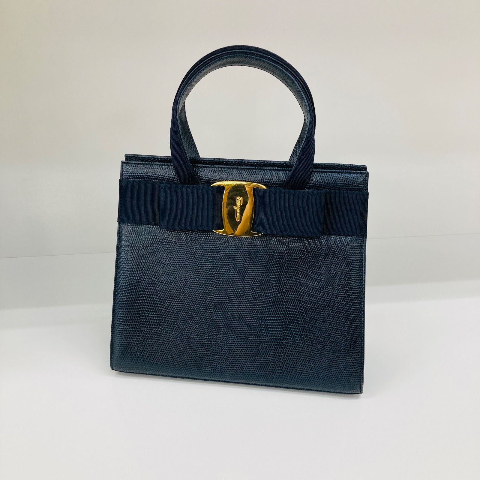 Salvatore Ferragamo サルバトーレフェラガモ ヴァラリボン BA214178