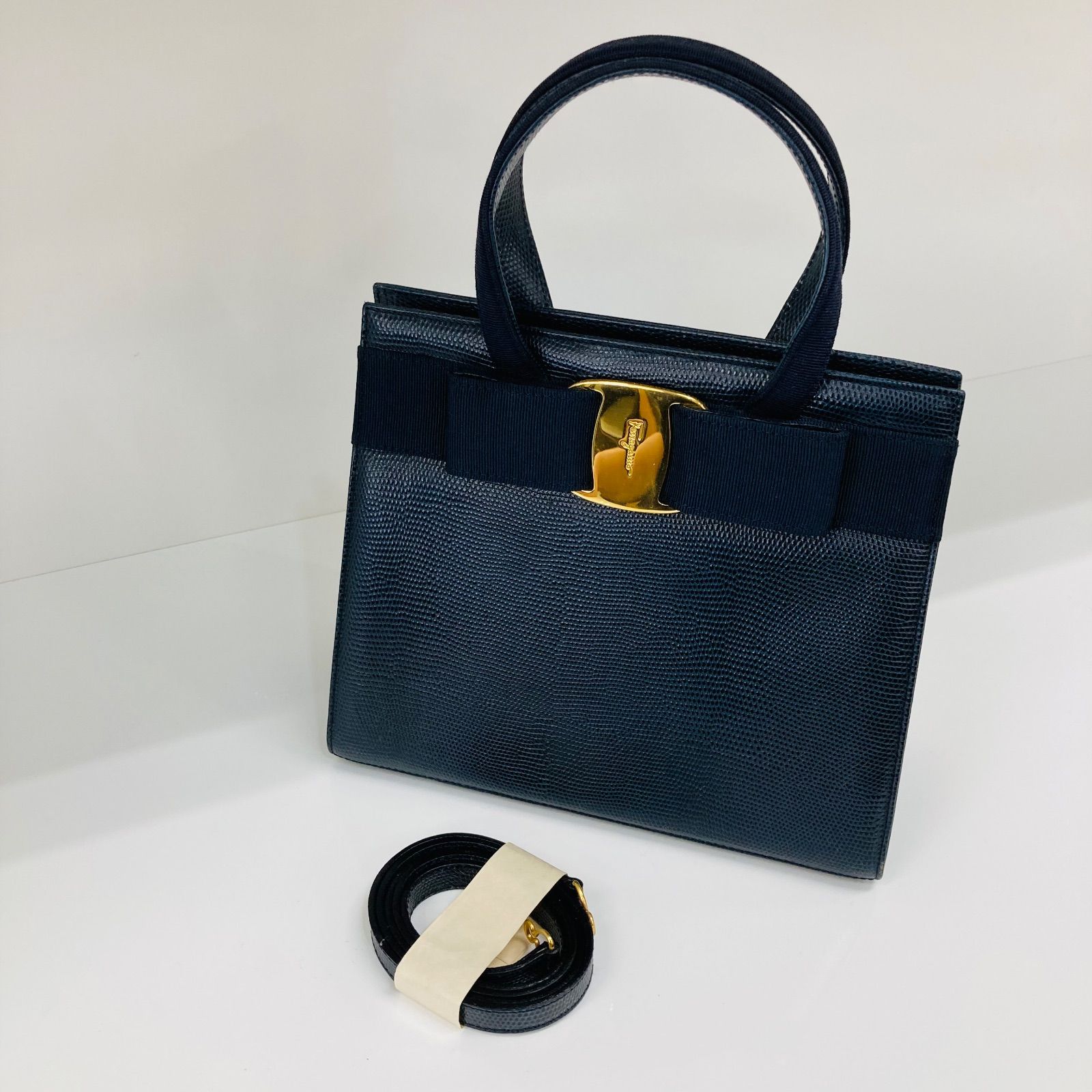 Salvatore Ferragamo サルバトーレフェラガモ ヴァラリボン BA214178