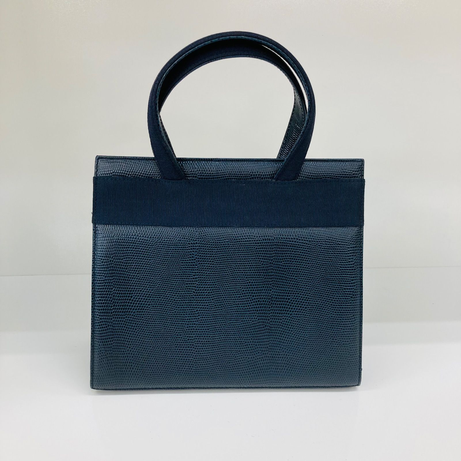 Salvatore Ferragamo サルバトーレフェラガモ ヴァラリボン BA214178