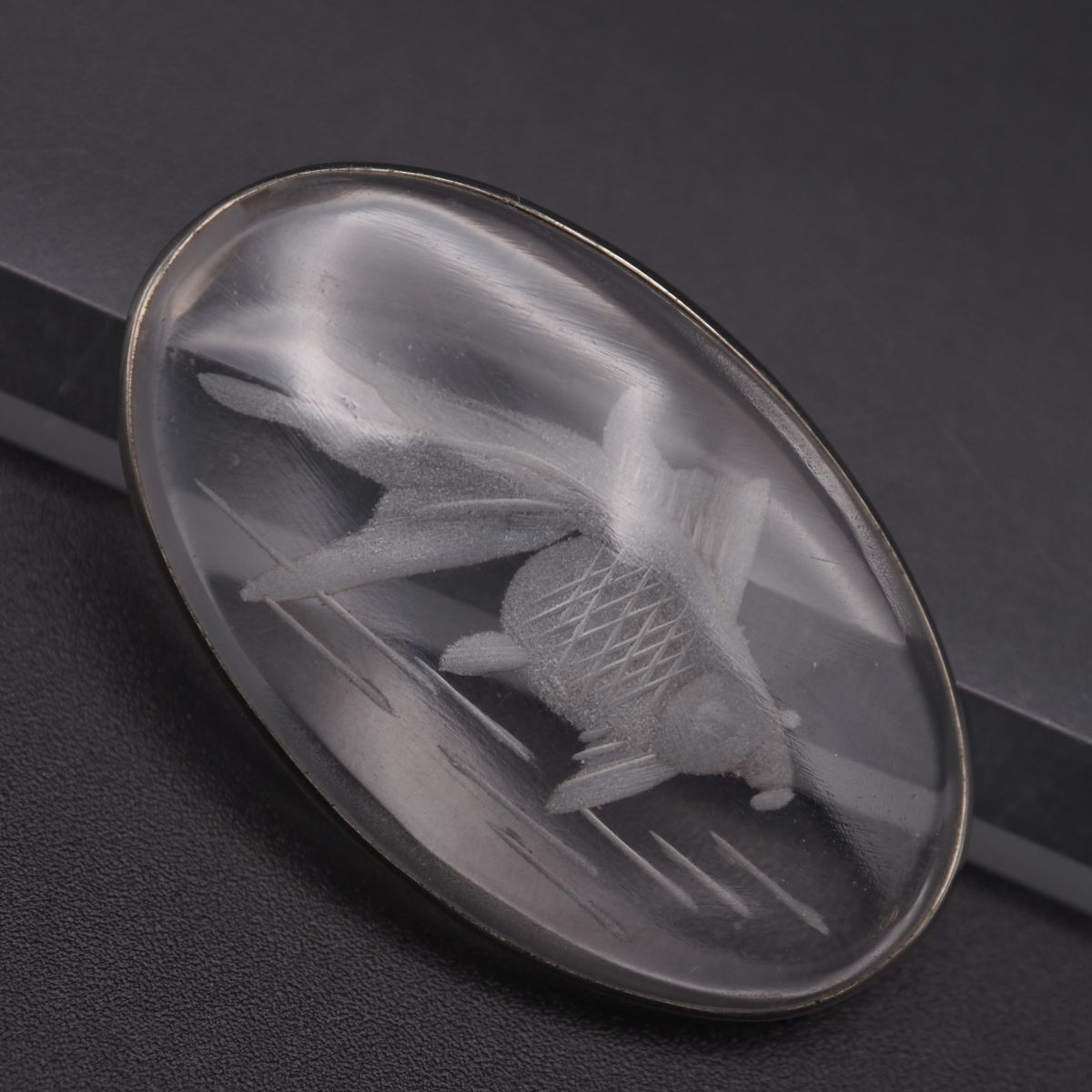 L 180 水晶 帯留め 金魚 インタリオ彫刻 デザイン シルバー 和装小物