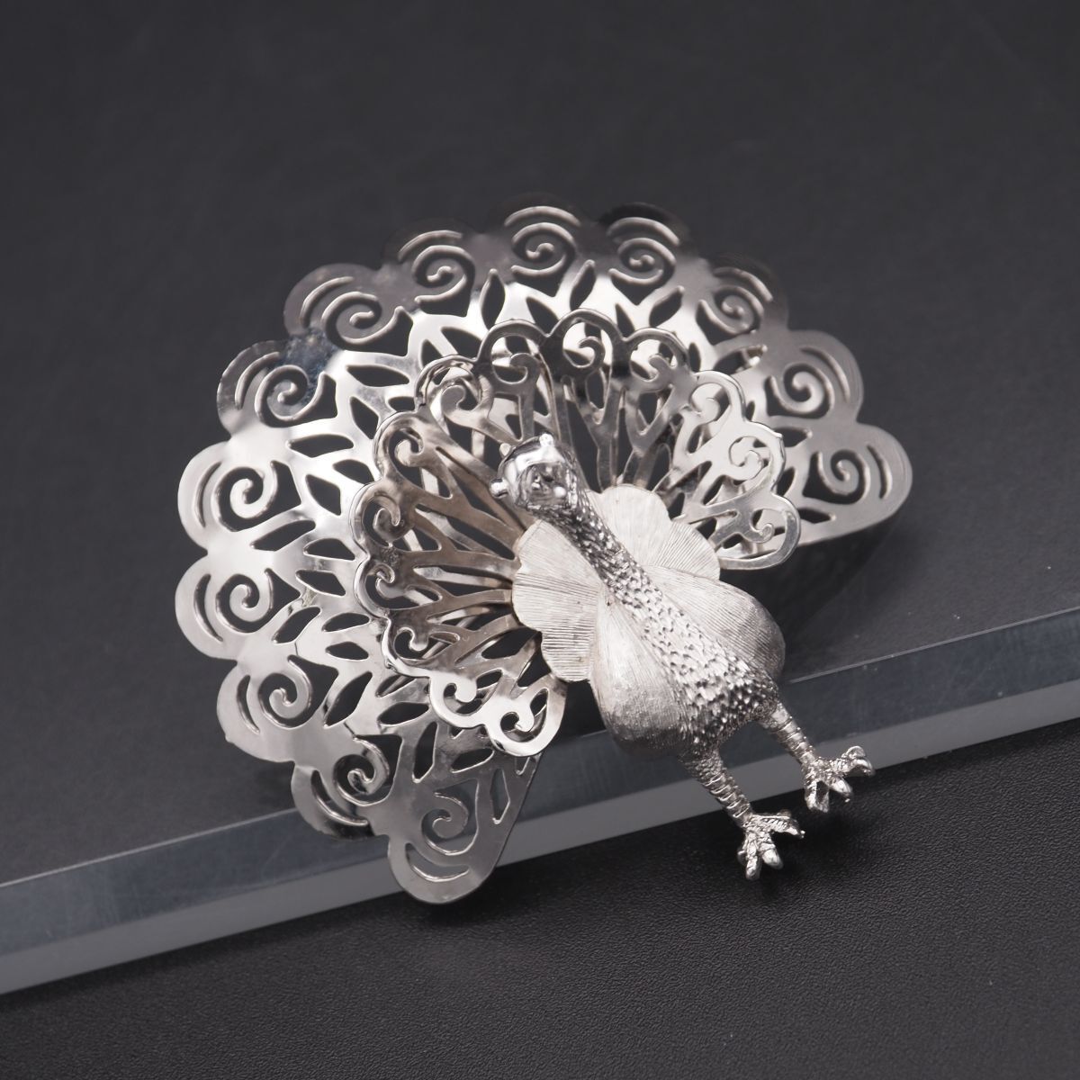 J 989 ブローチ クジャク 孔雀 大ぶり シルバー デザイン コスチュームジュエリー