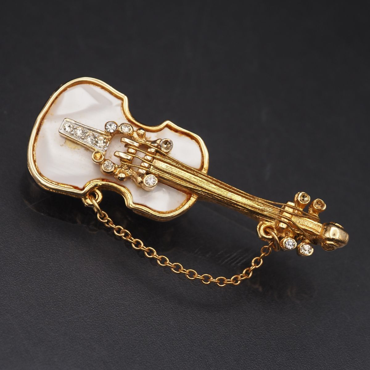 J 973 MANDLE ブローチ バイオリン ラインストーン ゴールド デザイン コスチュームジュエリー