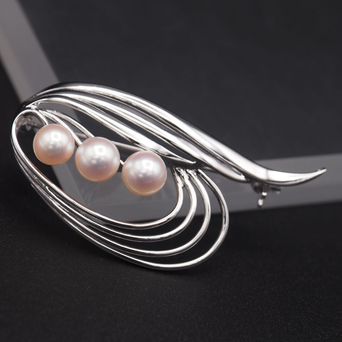 J 958 本真珠 6 8 mm 3珠 パール SILVER刻印 ブローチ デザイン シルバー コサージュ 誕生石