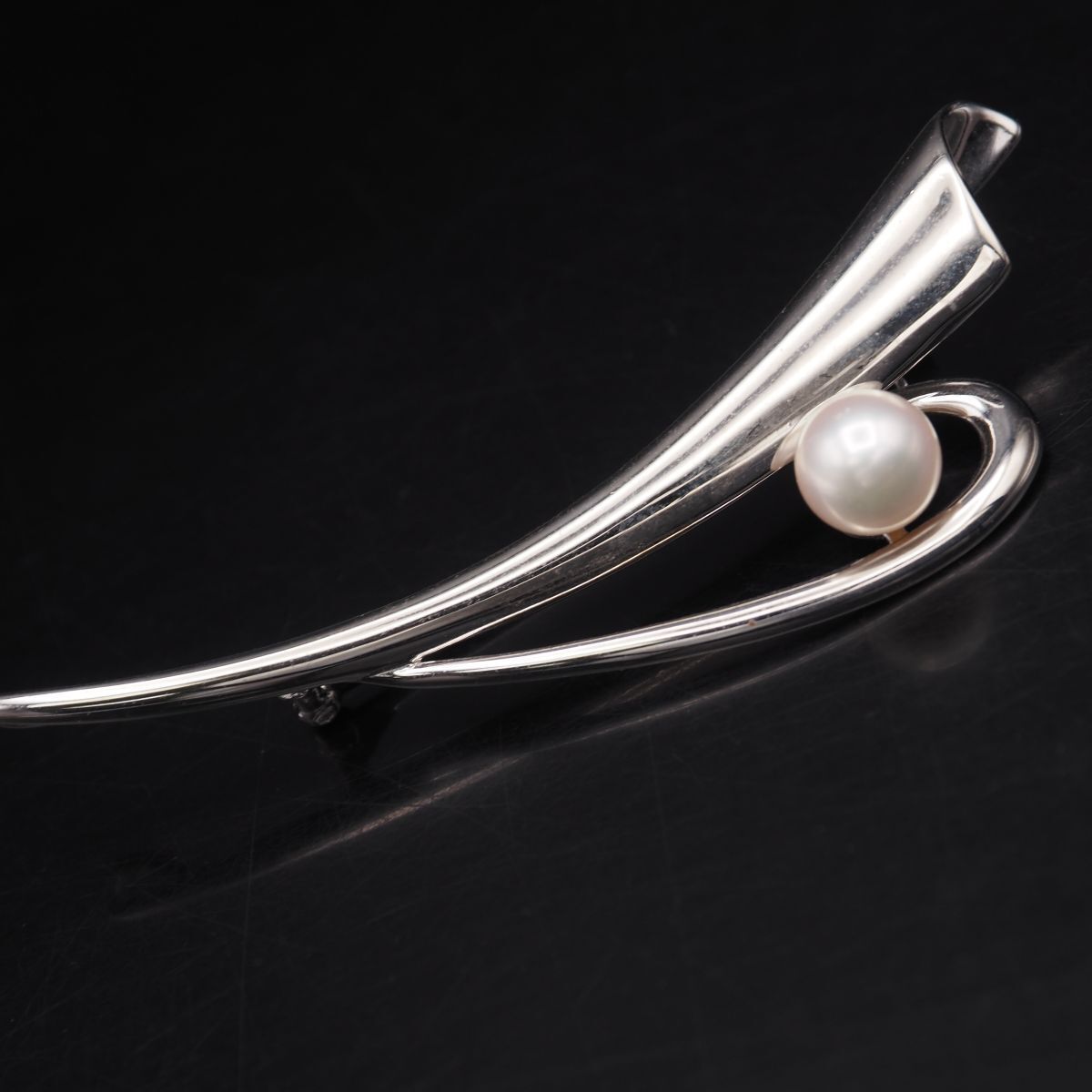 J 987 本真珠 8.6 mm珠 パール SILVER刻印 ブローチ デザイン シルバー コサージュ 誕生石