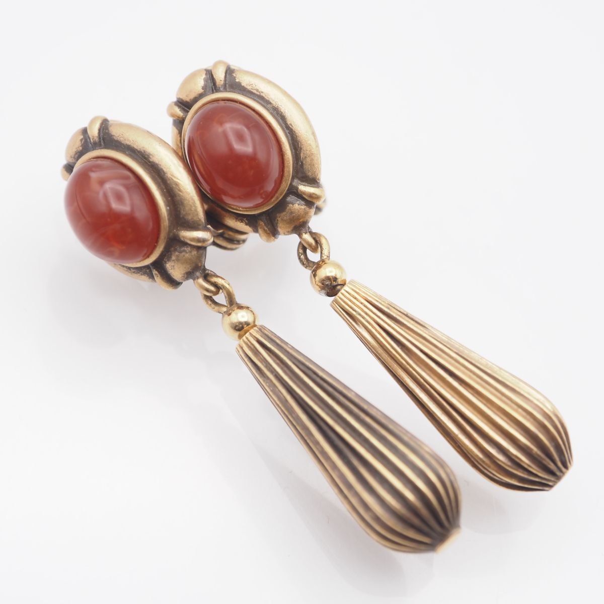 J 996 MONET モネ イヤリング レッドーストーン風 ゴールド デザイン コスチュームジュエリー