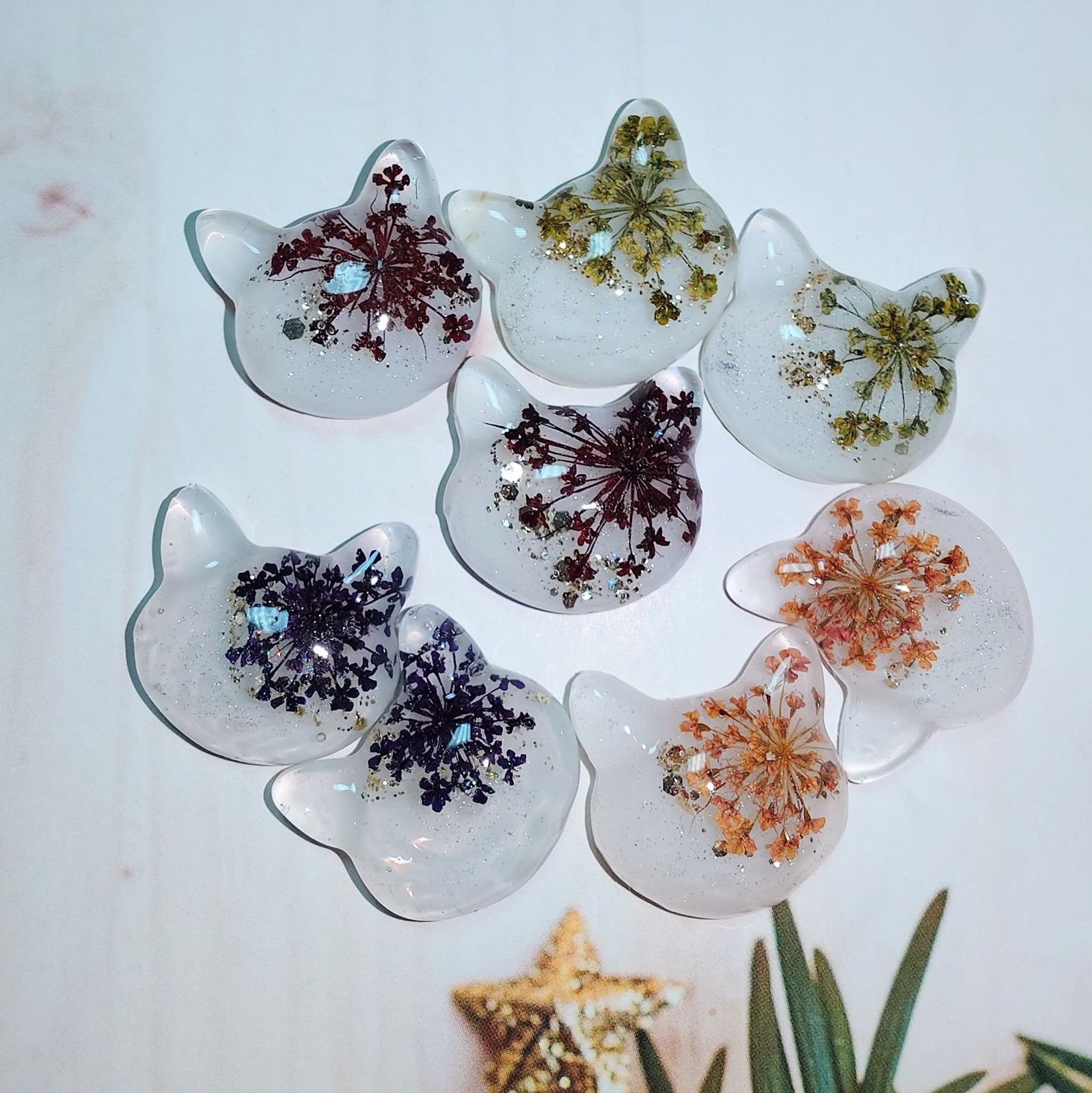 R-449 ✴︎レジン カボション✴︎ネコ型✴︎８カラー◡̈*❤︎ R-641 ✴︎レジンカボション✴︎クリスマス☆⁎⁎⁺ - メルカリ