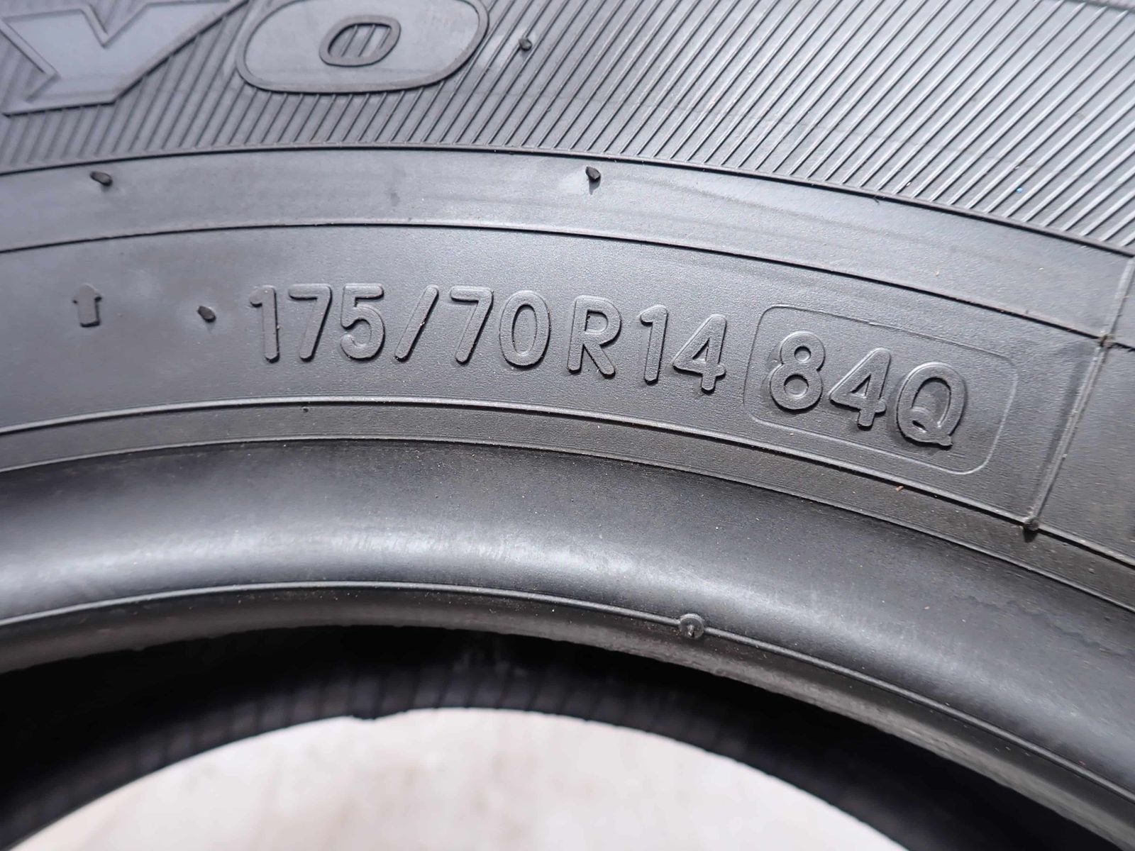  冬4本SET 会社宛 175 70 R 14 84 Q トーヨー オブザーブ ガリット GIZ 製 アクア ヤリス フィット シャトル キューブ NO W 1037 14インチ スタッドレス