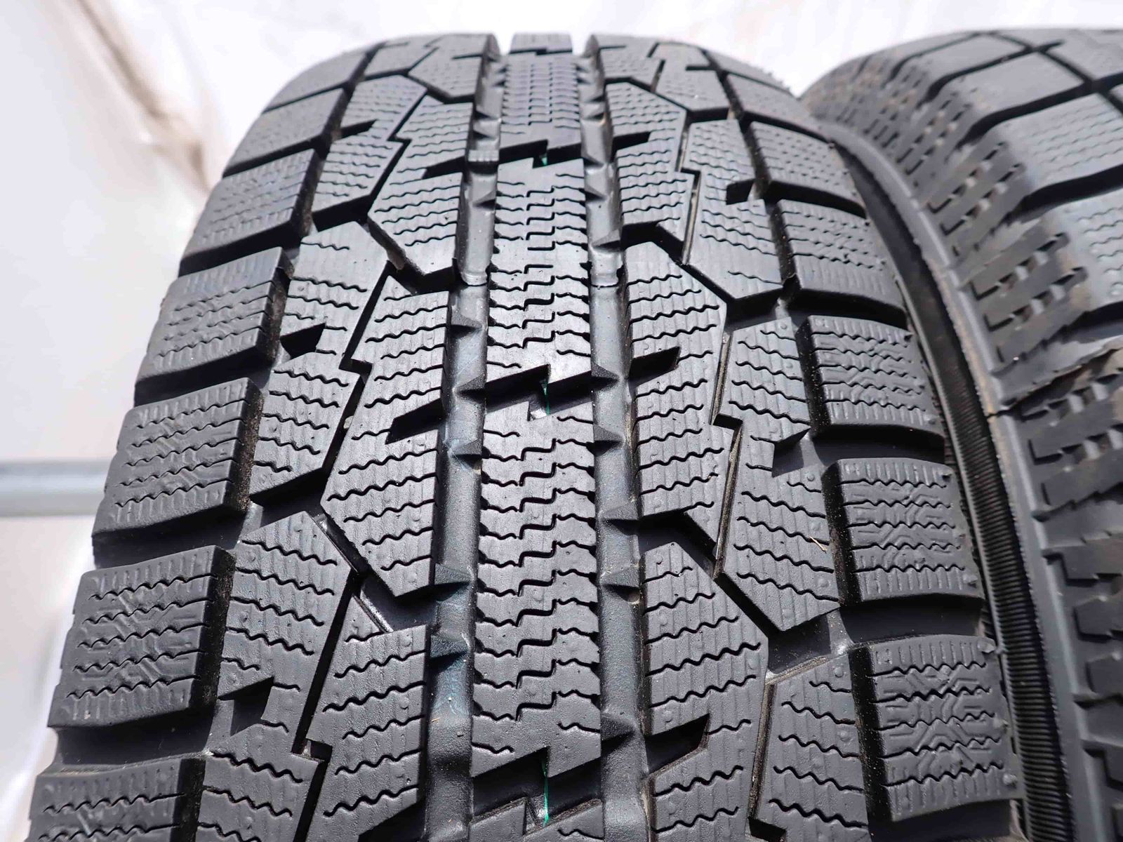 冬4本SET 会社宛 175 70 R 14 84 Q トーヨー オブザーブ ガリット GIZ 製 アクア ヤリス フィット シャトル キューブ NO W 1037