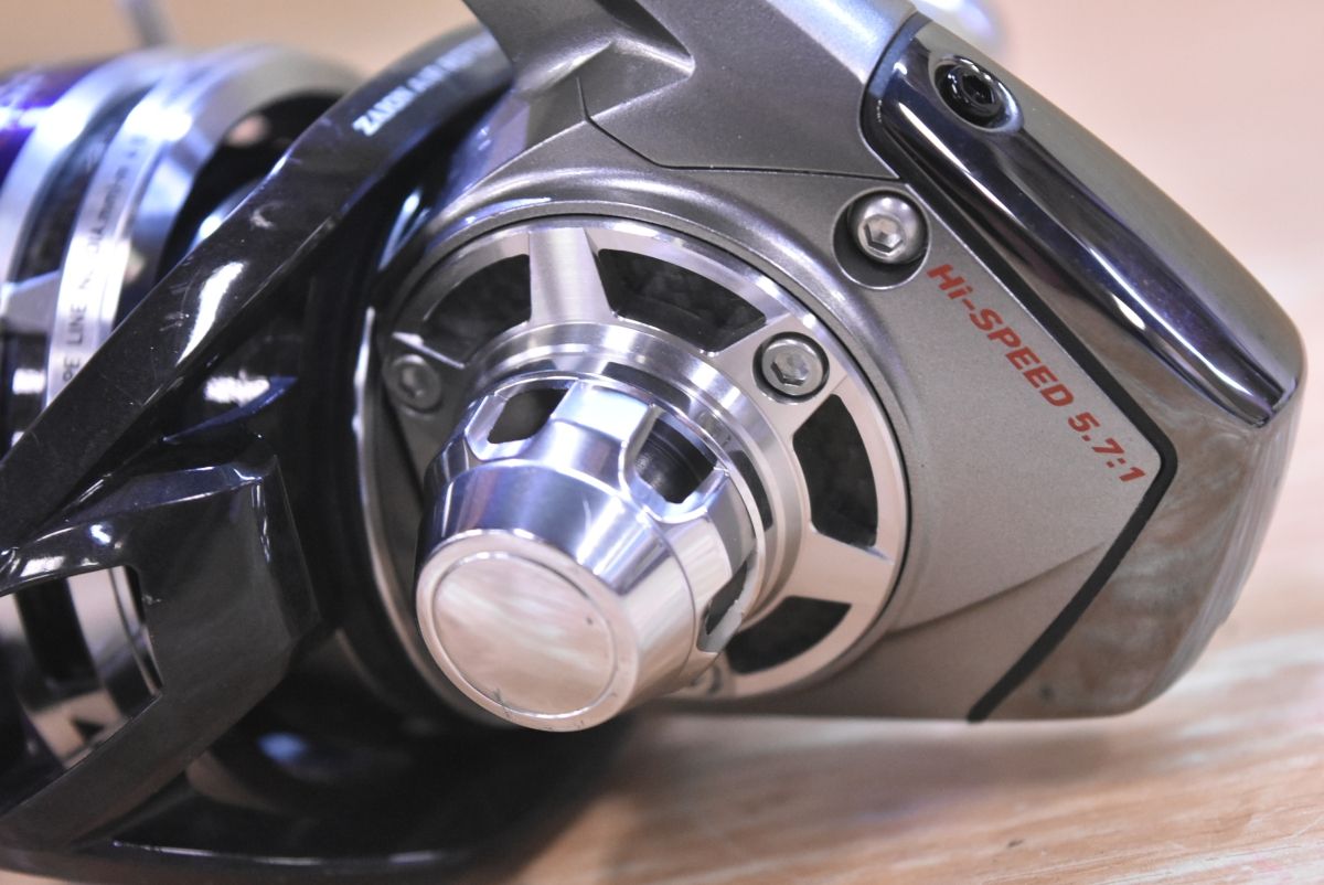 ダイワ　10SALTIGA 5000H リール 8braidーライン付き ダイワ 10SALTIGA 5000H リール 8braidーライン付き