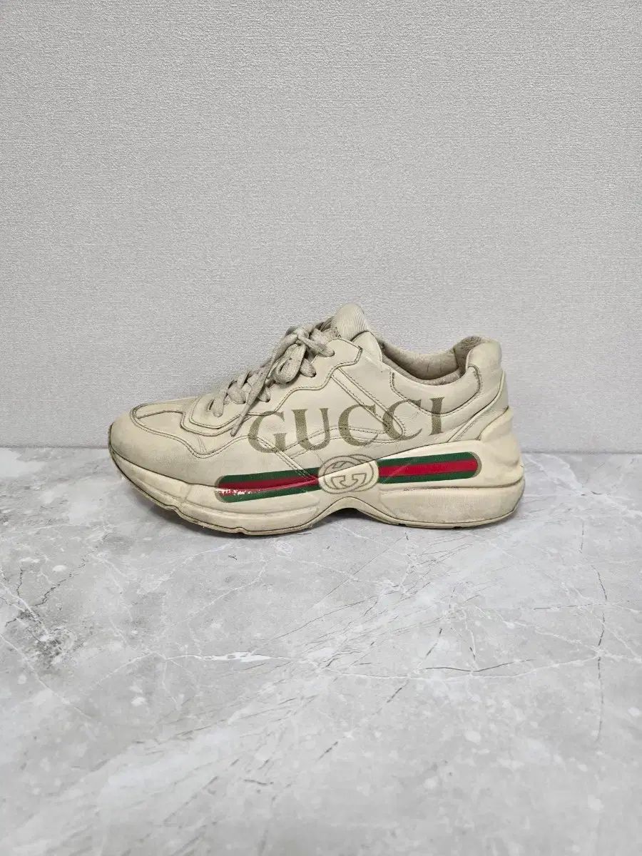 グッチ シェリーラインロゴ ライトン スニーカー 37 5サイズ 245 250