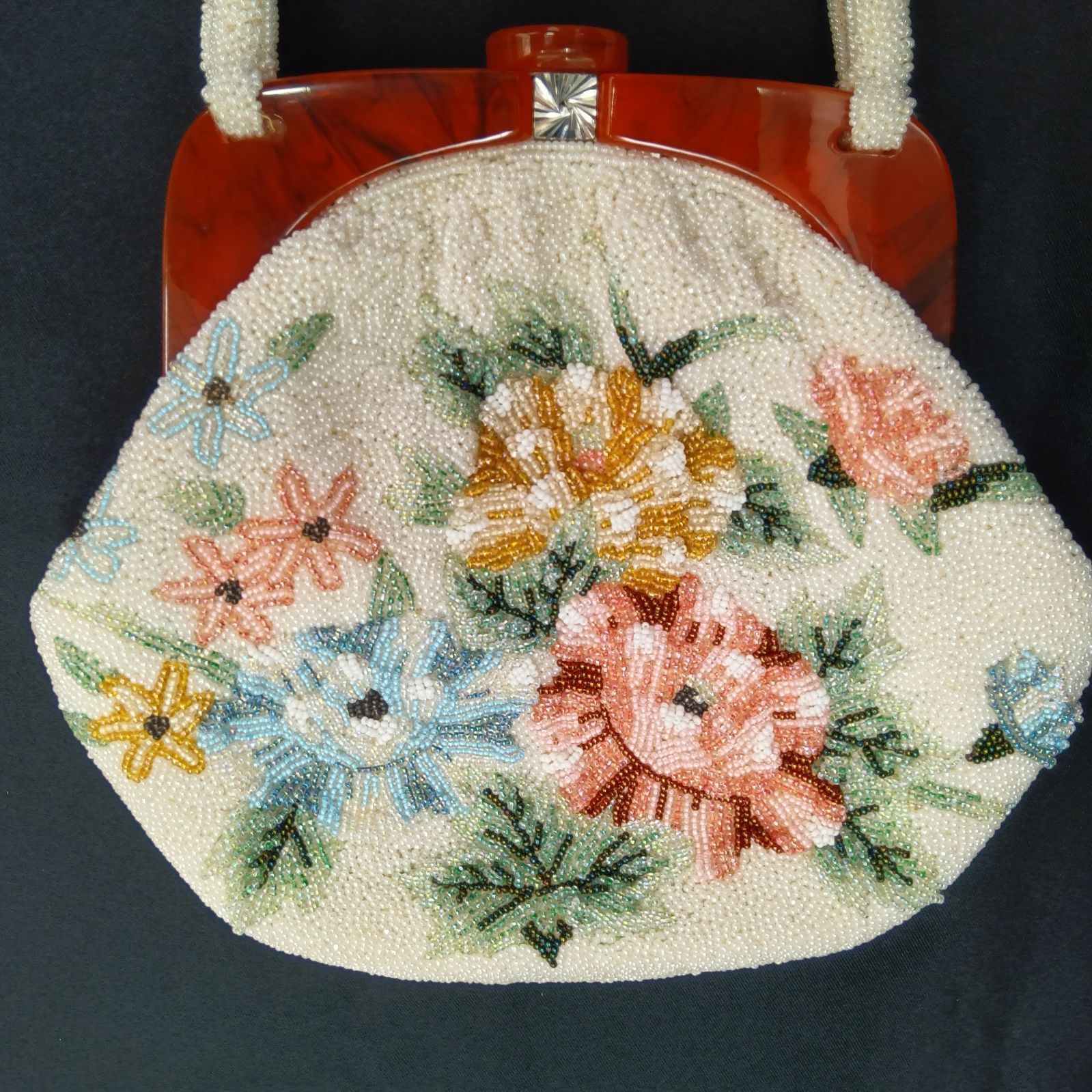 多少訳あり? 昭和レトロ ? 総柄 ビーズ刺繍バッグ 豪華 花柄? ビーズ ハンドバッグ がま口 総ビーズ柄 パーティーバッグ 手提げバッグ 和装小物 洋装小物 着物 花柄 アイボリー ビーズバッグ