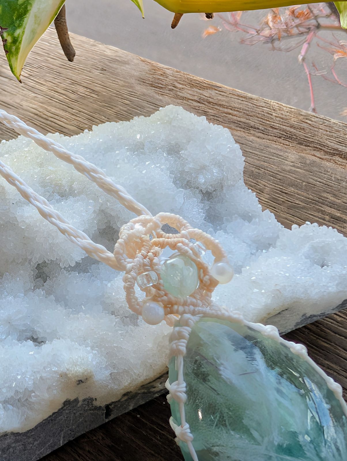 エンジェルフェザーインフローライト マクラメ編みネックレス