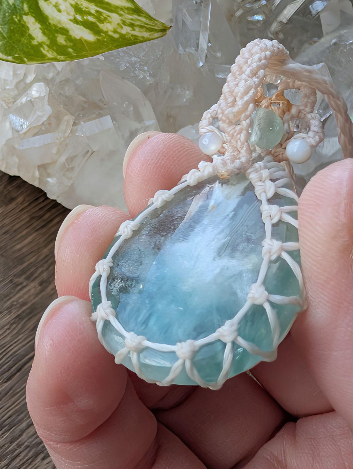 エンジェルフェザーインフローライト マクラメ編みネックレス