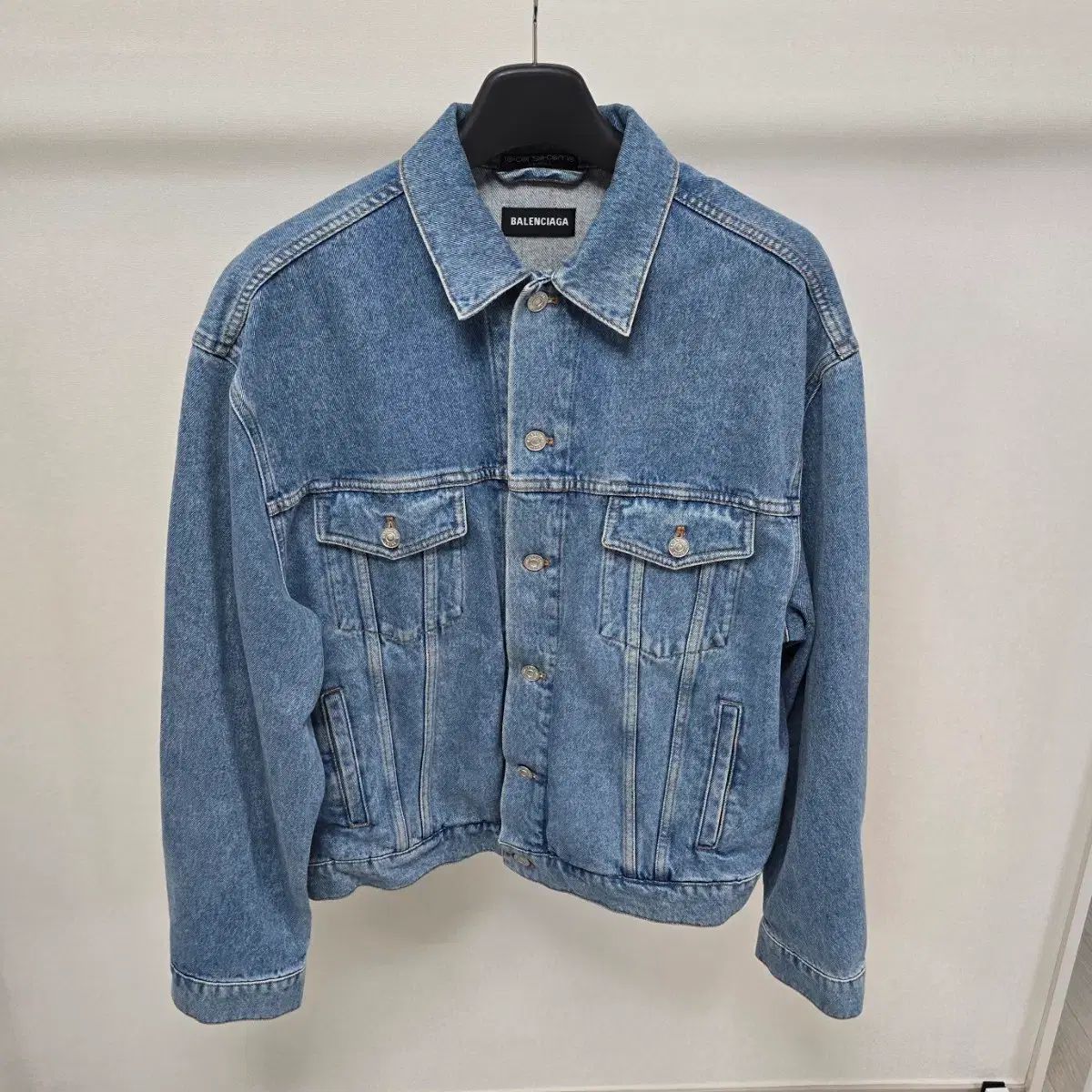 バレンシアガ バックロゴ デニム ジャケット 46サイズ 105 出品 - メルカリ バレンシアガ バックロゴ デニム ジャケット 46サイズ 105 出品 - メルカリ