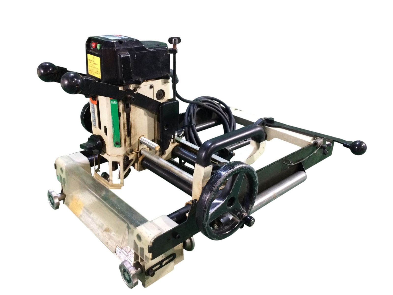 品 makita マキタ 100 V 大入レルータ 2517 N 穴あけ 切り出し加工 穴掘り 木工機械 大入レ加工機118318