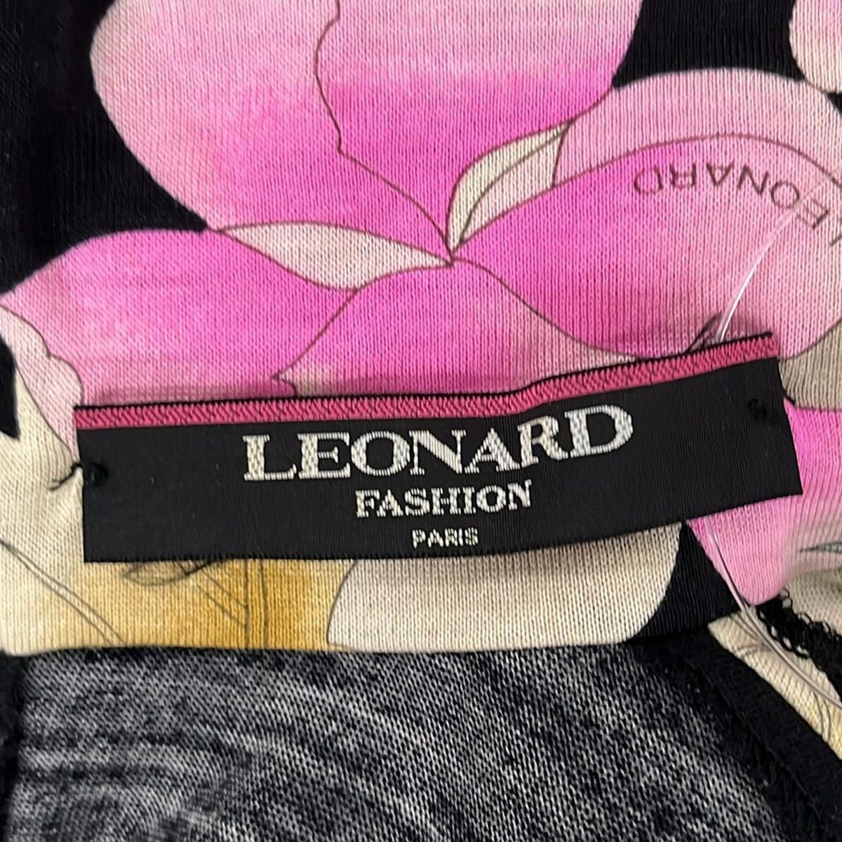  LEONARD レオナール 長袖カットソー サイズL レディース - 黒×ピンク×マルチ ハイネック 花柄 長袖 Tシャツ カットソー